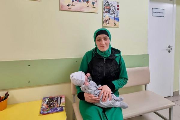 Малыша из Екатеринбурга с врожденным пороком сосудов спасли, экстренно доставив в Москву - Фото 1
