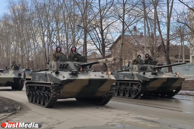 Мэрия Екатеринбурга опубликовала график перекрытия улиц из-за репетиций парада Победы - Фото 1