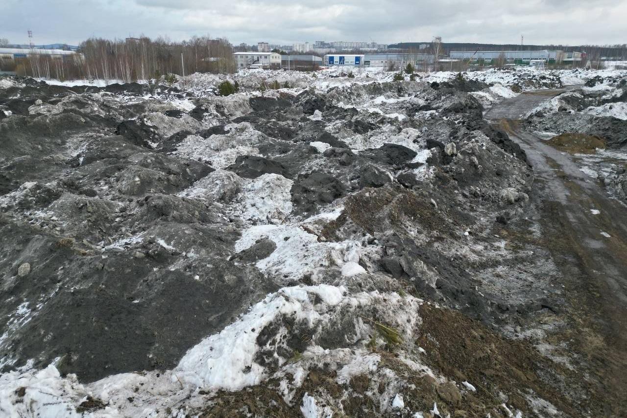 РЭО обнаружило под Первоуральском нелегальный снежный полигон, отравляющий Чусовую - Фото 1
