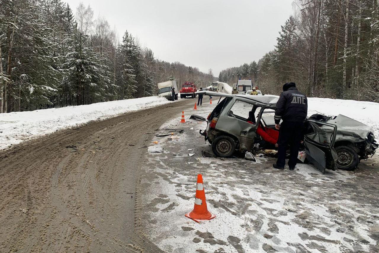 Под Первоуральском из-за смертельного ДТП ввели реверсивное движение - Фото 1
