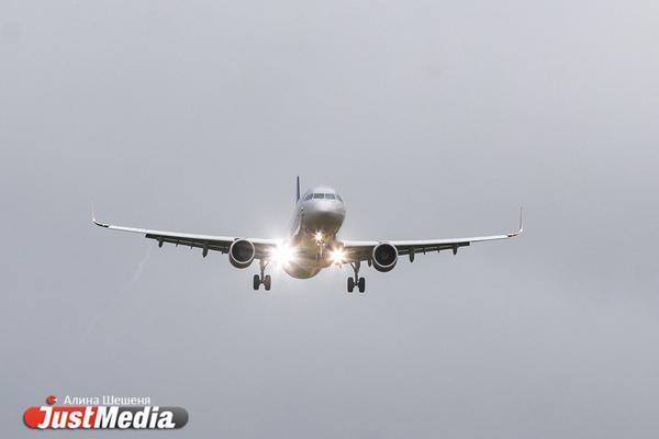 Самолет Azur Air из Пхукета в Сочи задымился при попытке взлета - Фото 1