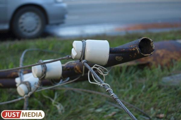 Екатеринбуржцу выплатят более 170 тысяч рублей за упавший на его машину столб - Фото 1
