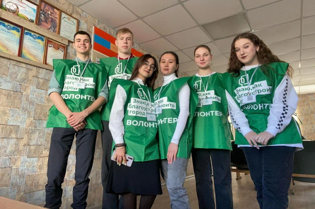 Волонтеры помогли проголосовать более чем 470 тысячам свердловчан - Фото 1