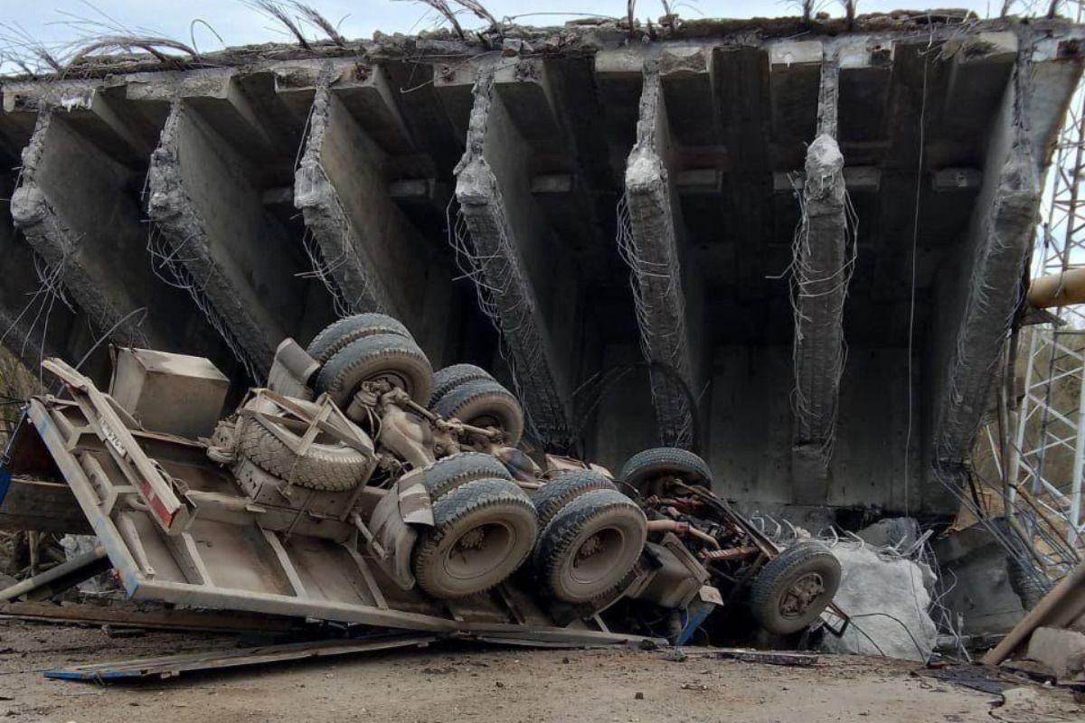 В Смоленской области обрушился путепровод, погибла женщина - Фото 1
