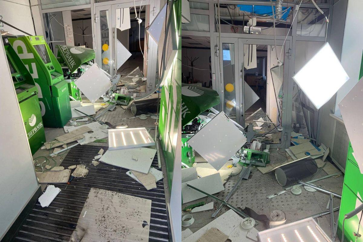 Неизвестный взорвал банкомат в отделении «Сбербанка» в Омске - Фото 1