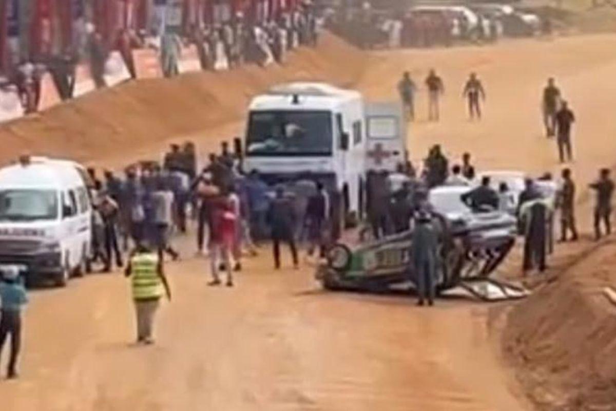 Автомобиль влетел в зрителей на автогонках в Шри-Ланке, семь человек погибли  - Фото 1