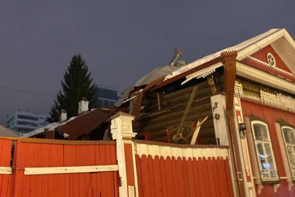 Часть старинного дома Топоркова в центре Екатеринбурга вывезли на свалку - Фото 1