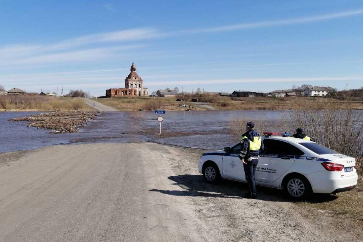 Из-за разлива реки Тура закрыли движение транспорта на трех мостах - Фото 1