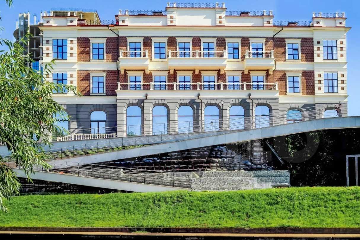 На набережной Исети за 1,2 млрд рублей вновь продают бизнес-центр - Фото 1