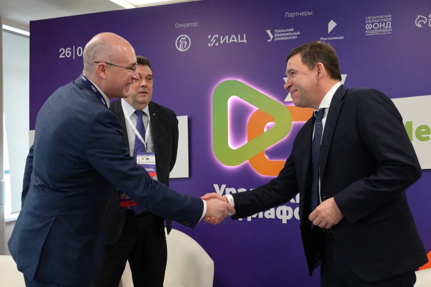 Евгений Куйвашев открыл XIV Уральский медиафорум и наградил выдающихся медиаменеджеров - Фото 1