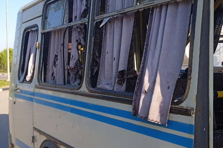 Украинский дрон атаковал автобус с пассажирами в Белгородской области - Фото 1