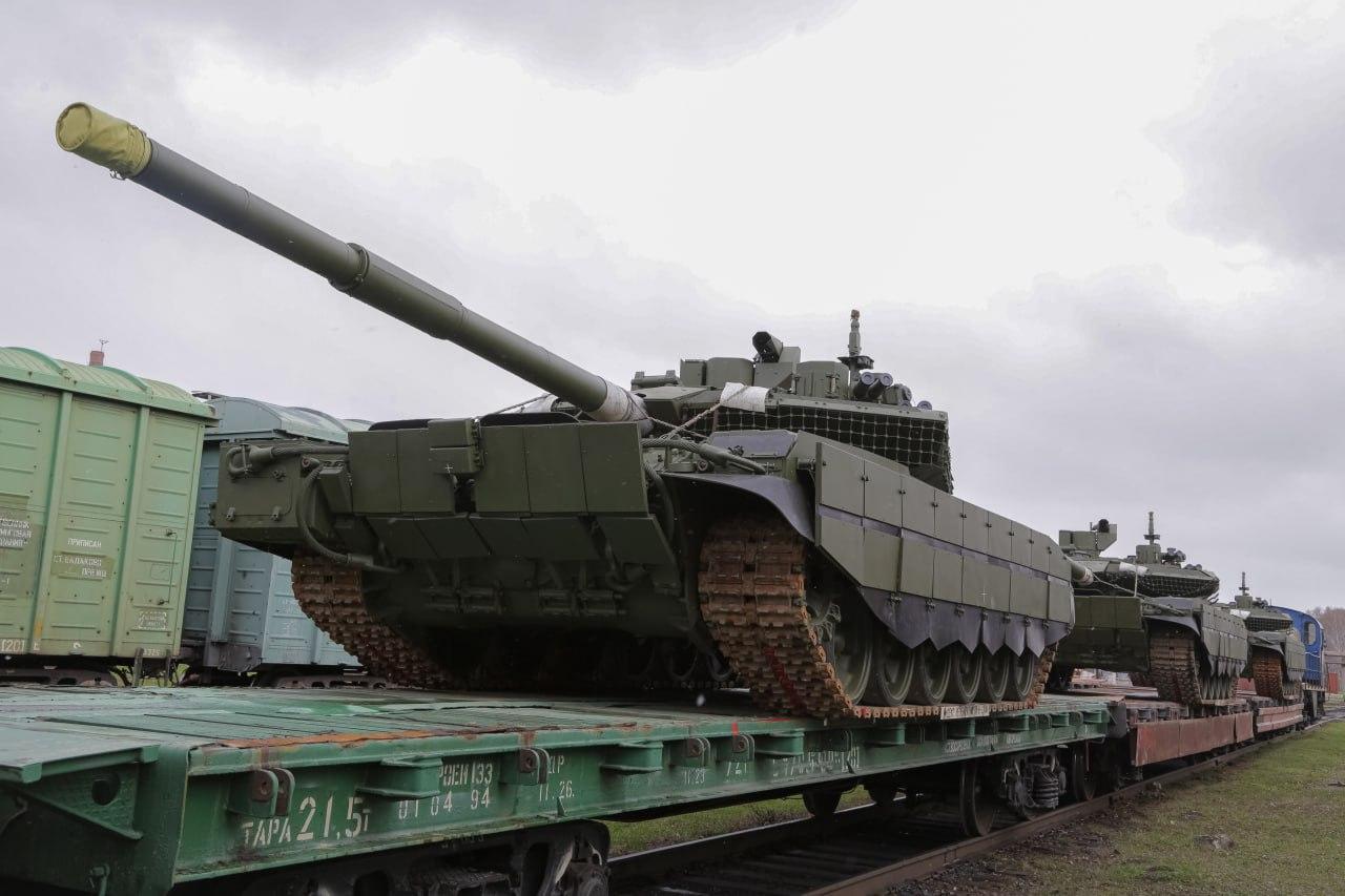 Уралвагонзавод отправил на фронт эшелон танков Т-90М «Прорыв» - Фото 1