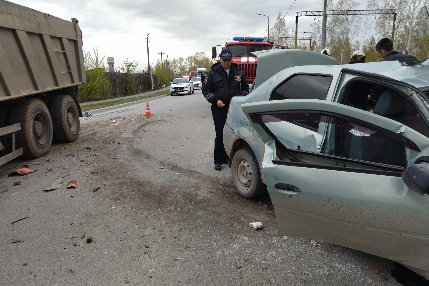 В Асбесте, залетев под встречный КАМАЗ, погиб водитель «Рено»  - Фото 1