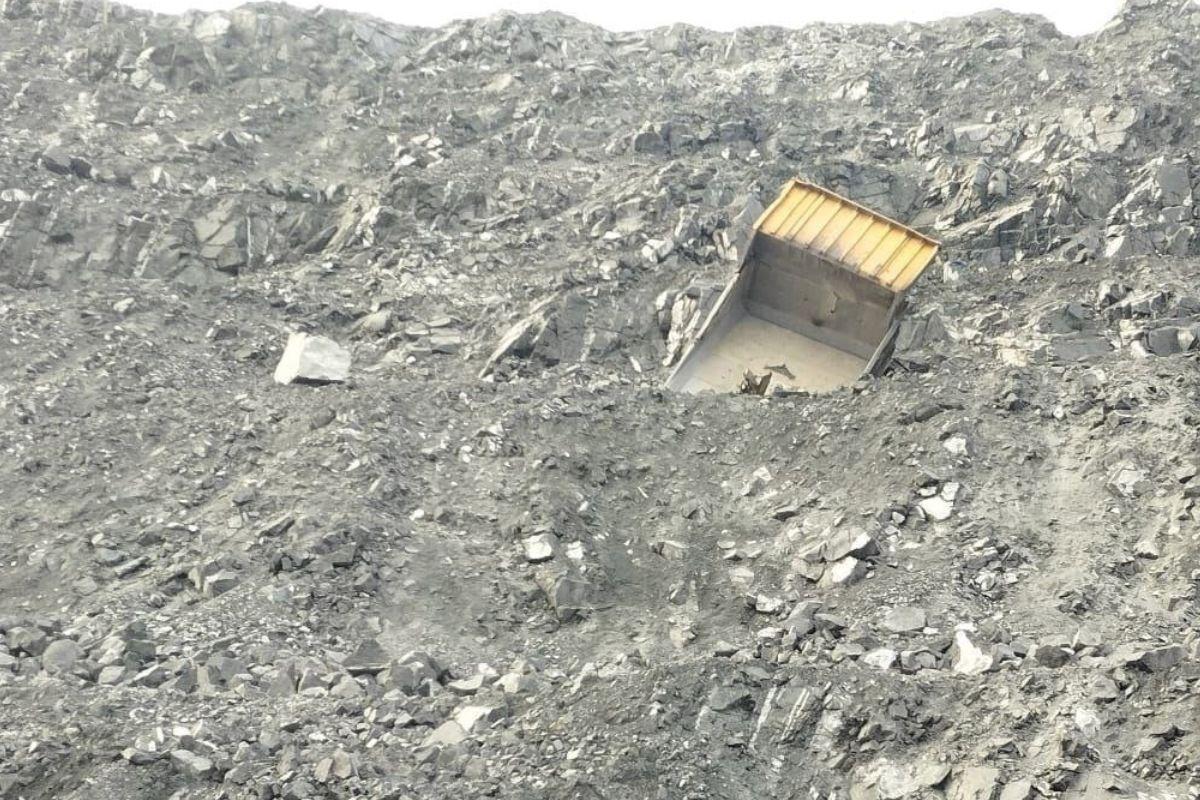 На карьере в Качканаре умер водитель опрокинувшегося БелАЗа - Фото 1