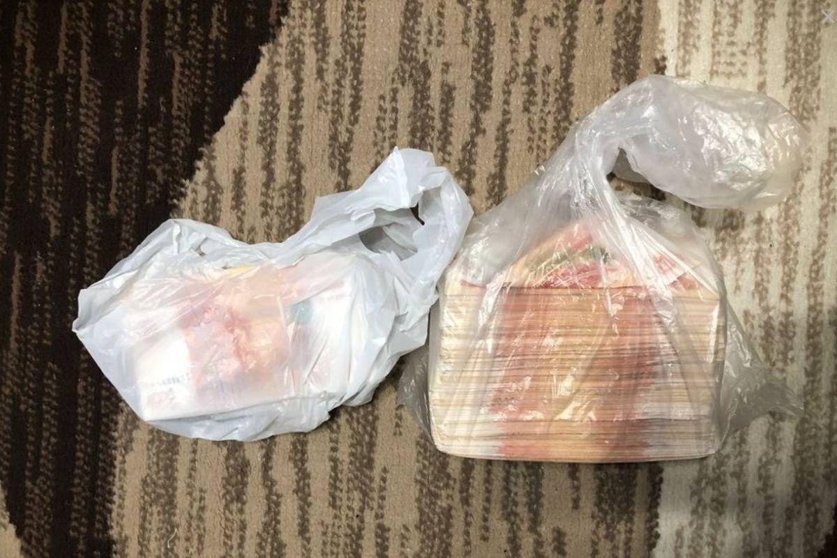 Работник вагона-ресторана украл у пассажира два млн рублей в поезде до Екатеринбурга - Фото 1