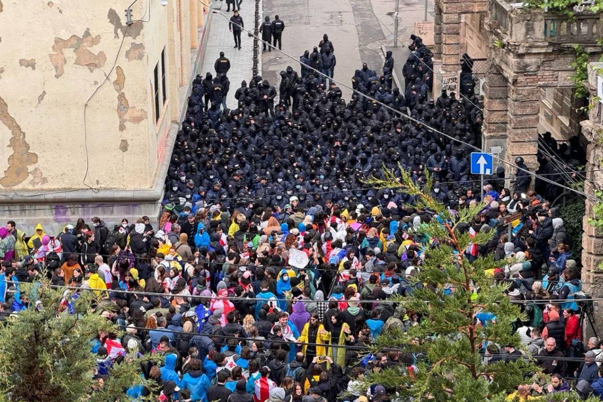 Парламент Грузии принял закон об иностранных агентах в третьем чтении - Фото 1