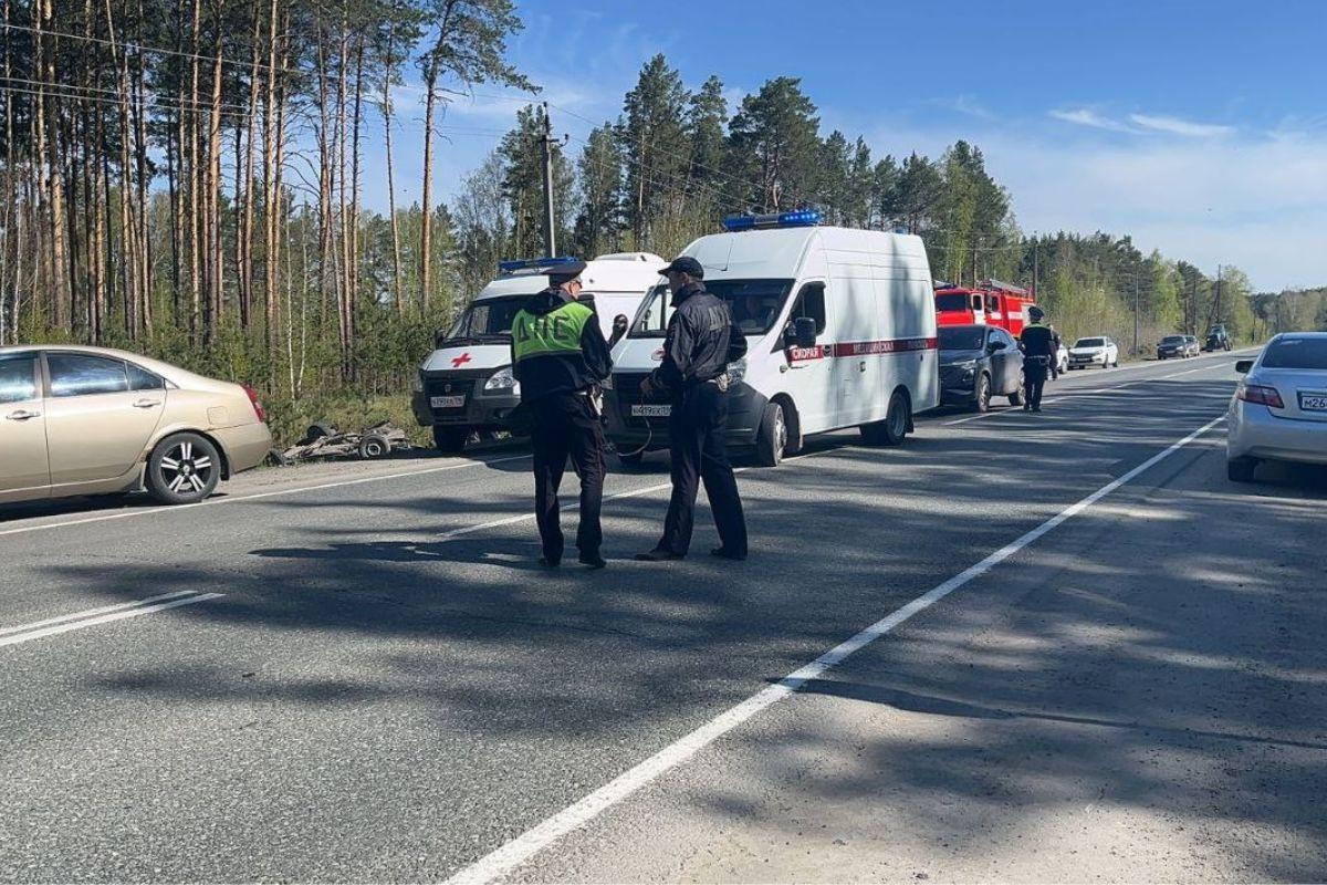 В смертельном ДТП на трассе Екатеринбург – Тюмень столкнулись «ВАЗ» и «Солярис» - Фото 1
