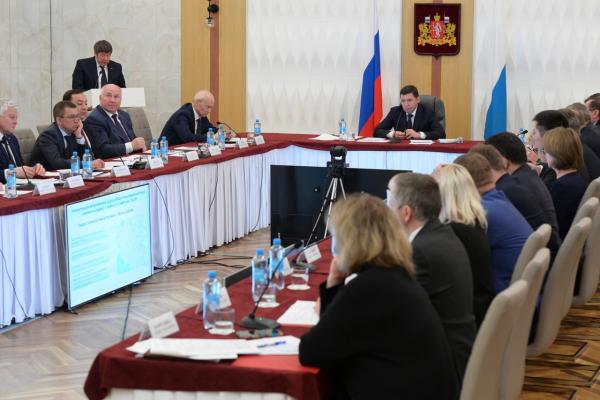 Евгений Куйвашев поручил отремонтировать исторические здания в Ирбите и пустить до города «Ласточку» - Фото 1