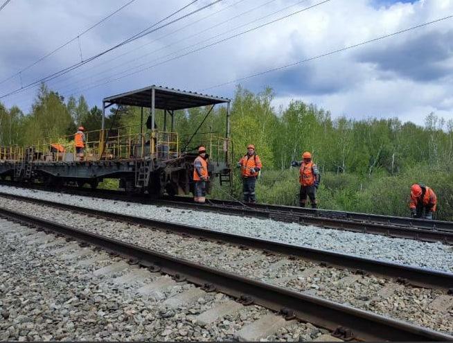СвЖД проводит обновление пути на участках Транссиба в Свердловской, Тюменской областях и Пермском крае  - Фото 1