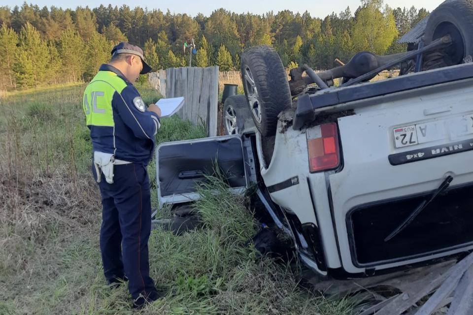 В Свердловской деревне лишенный прав водитель перевернулся на «Ниве» и погиб - Фото 1
