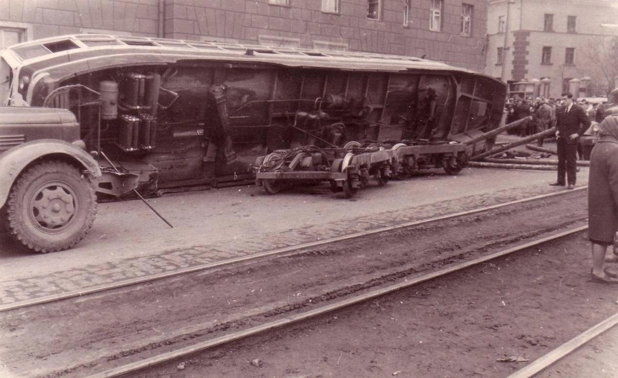 Историк напомнил о том, что 55 лет назад в Свердловске чуть не произошло ДТП, аналогичное кемеровскому - Фото 1