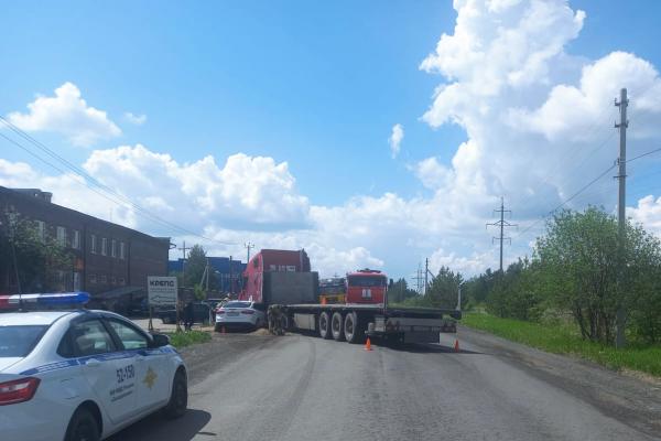 В Свердловской области в страшной аварии с грузовиком пострадала 17-летняя мама и ее трехмесячный малыш - Фото 1