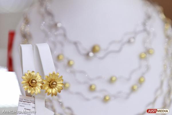 Что такое серьги-пусеты и как правильно их носить - Фото 1