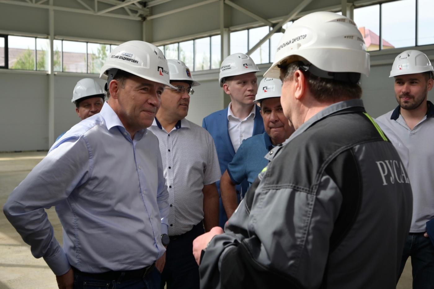 Евгению Куйвашеву показали строящиеся школу и Центры единоборств и бокса в Краснотурьинске - Фото 1