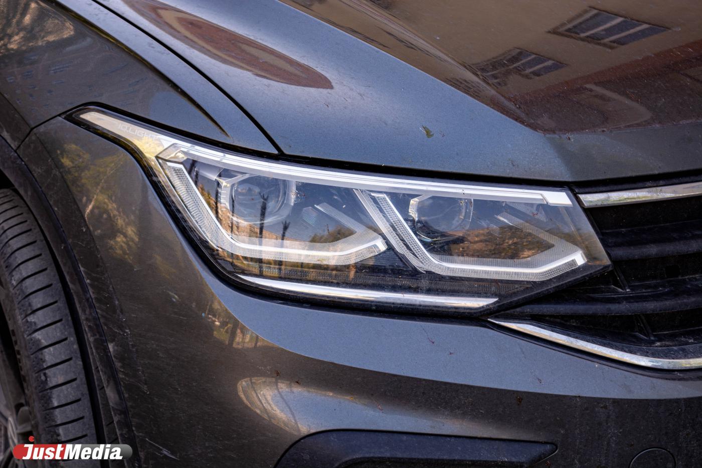 В Москве кроссовер Volvo самовоспламенился во время движения по МКАДу - Фото 1