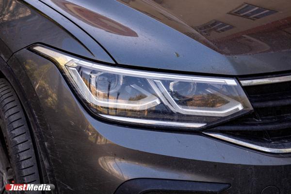 В Москве кроссовер Volvo самовоспламенился во время движения по МКАДу - Фото 1