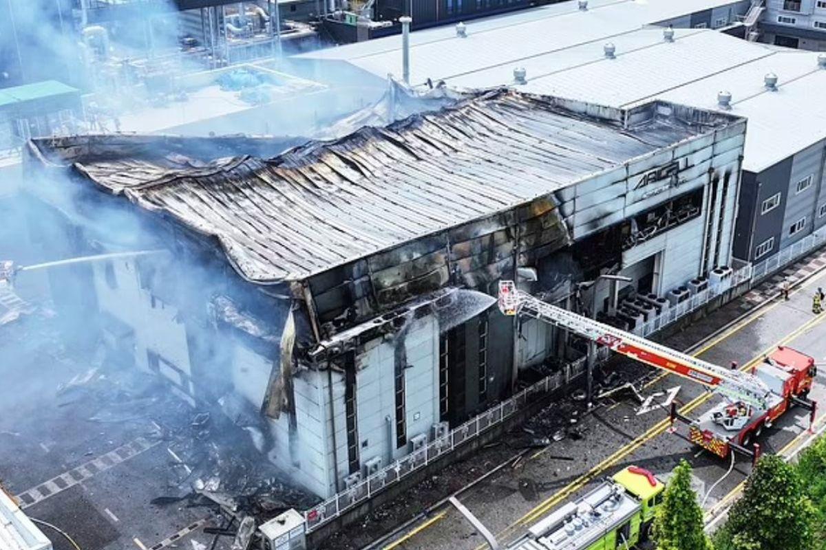 В Южной Корее при пожаре на аккумуляторном заводе заживо сгорели 20 рабочих - Фото 1