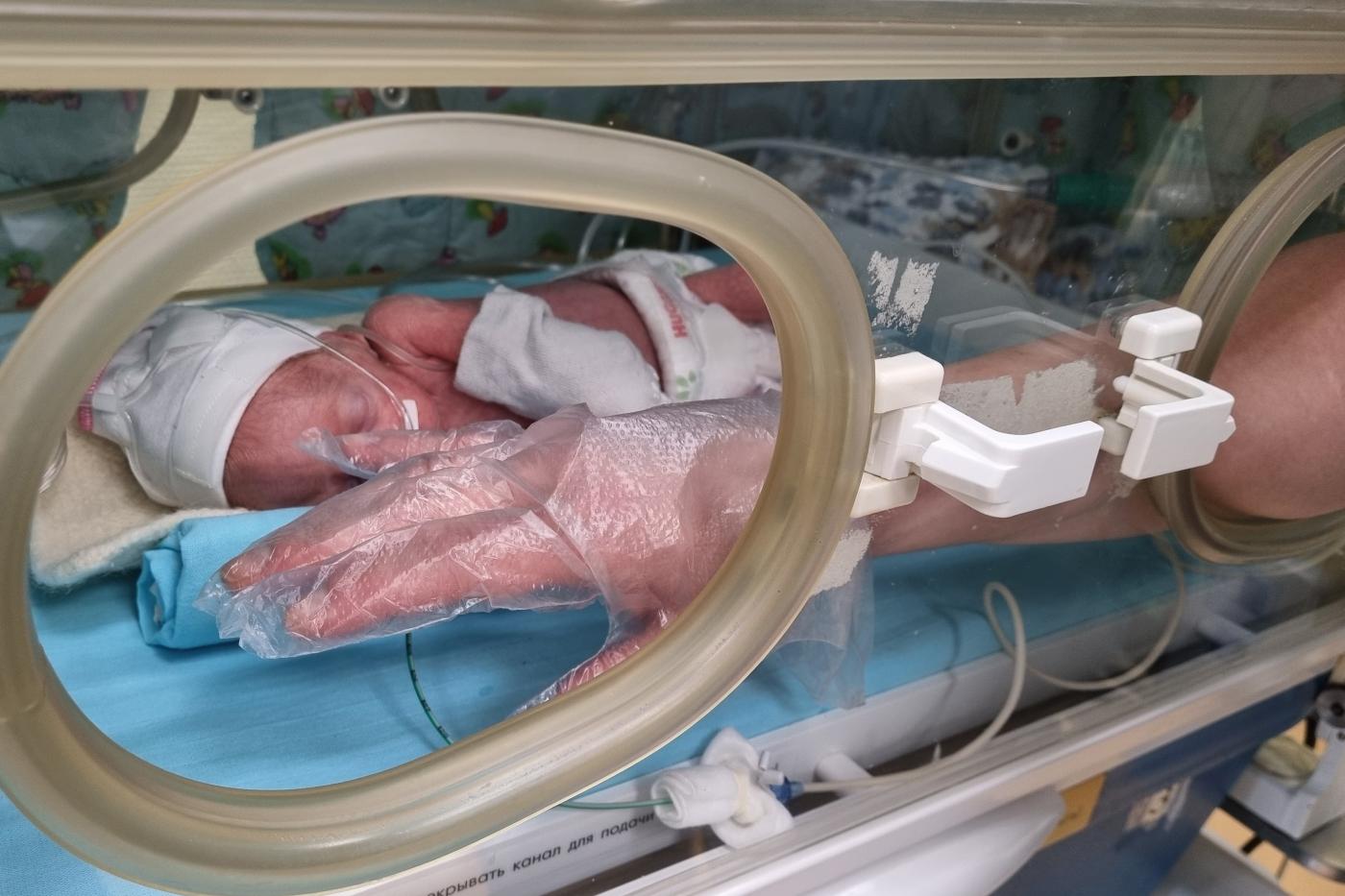 Свердловские врачи выходили братьев-близнецов, рождённых с весом всего один килограмм - Фото 1