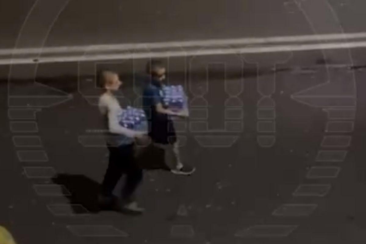 В Дагестане два мальчика раздавали воду бойцам спецназа при КТО - Фото 1