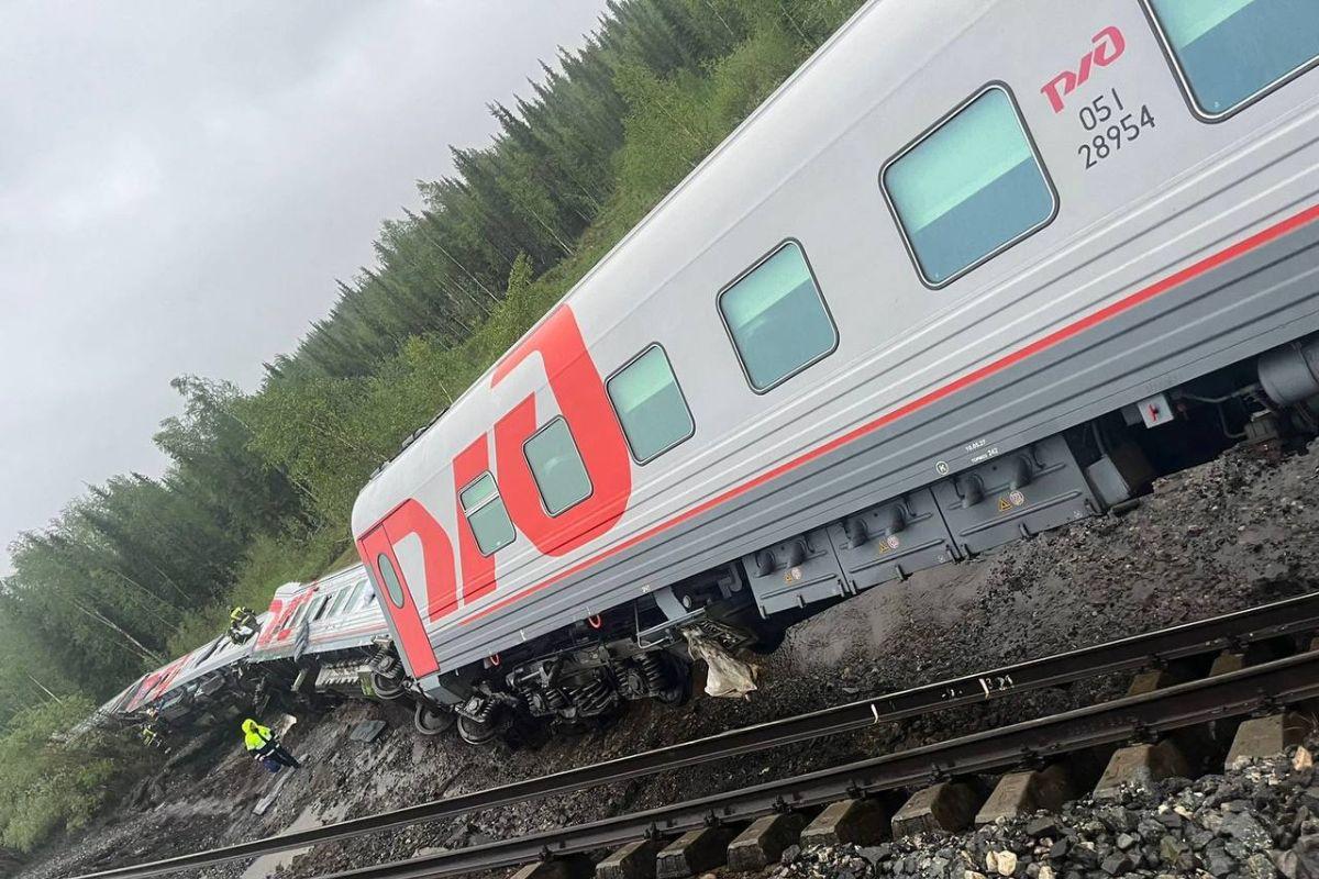 Тело мужчины обнаружили под опрокинувшимся вагоном в Коми - Фото 1