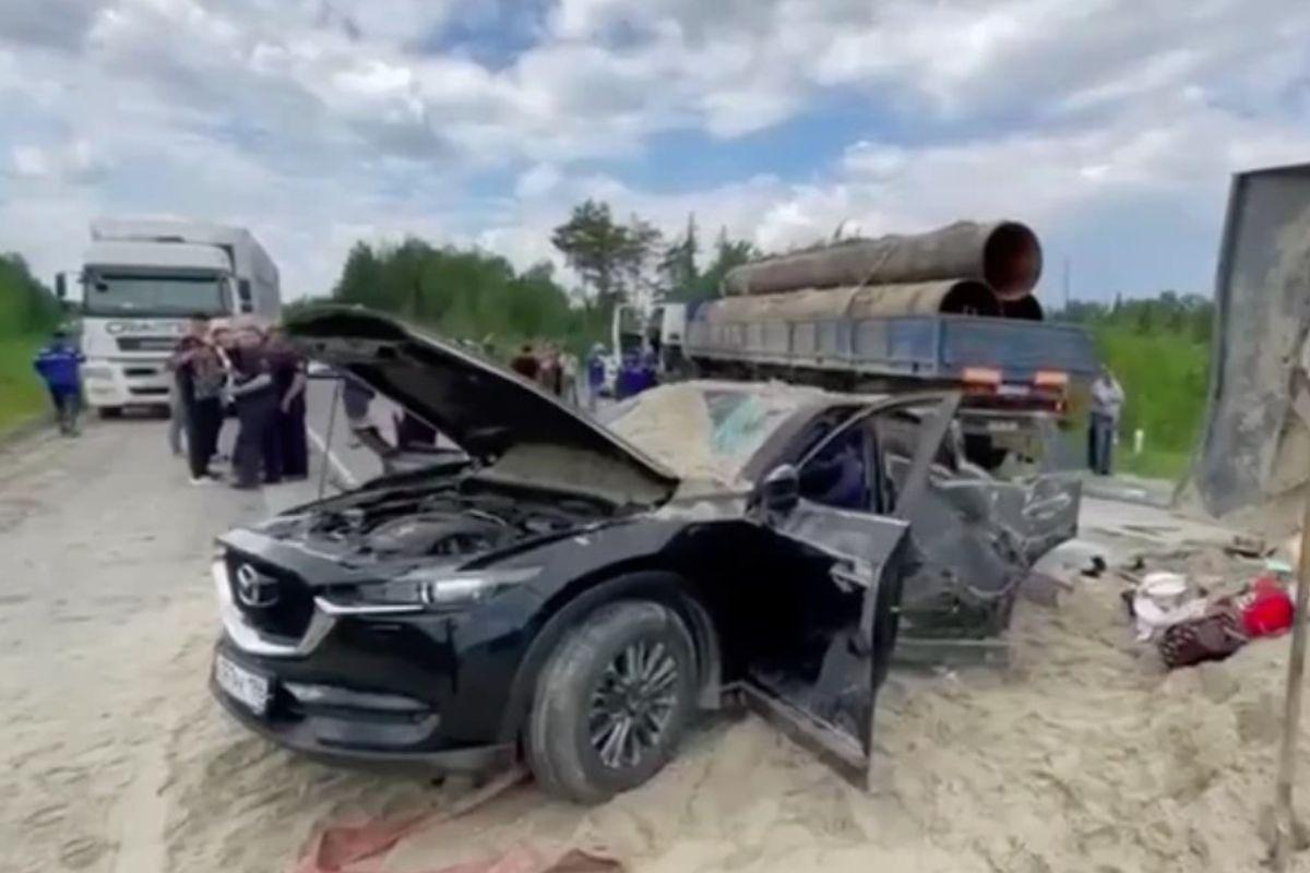 Грузовик с песком раздавил легковой автомобиль с подростком в ХМАО - Фото 1