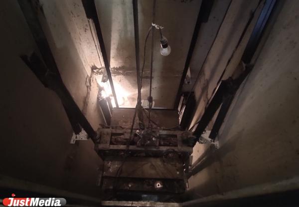 Евгений Куйвашев выделил дополнительно 20 млн рублей на замену лифтов в Екатеринбурге и Нижнем Тагиле - Фото 1