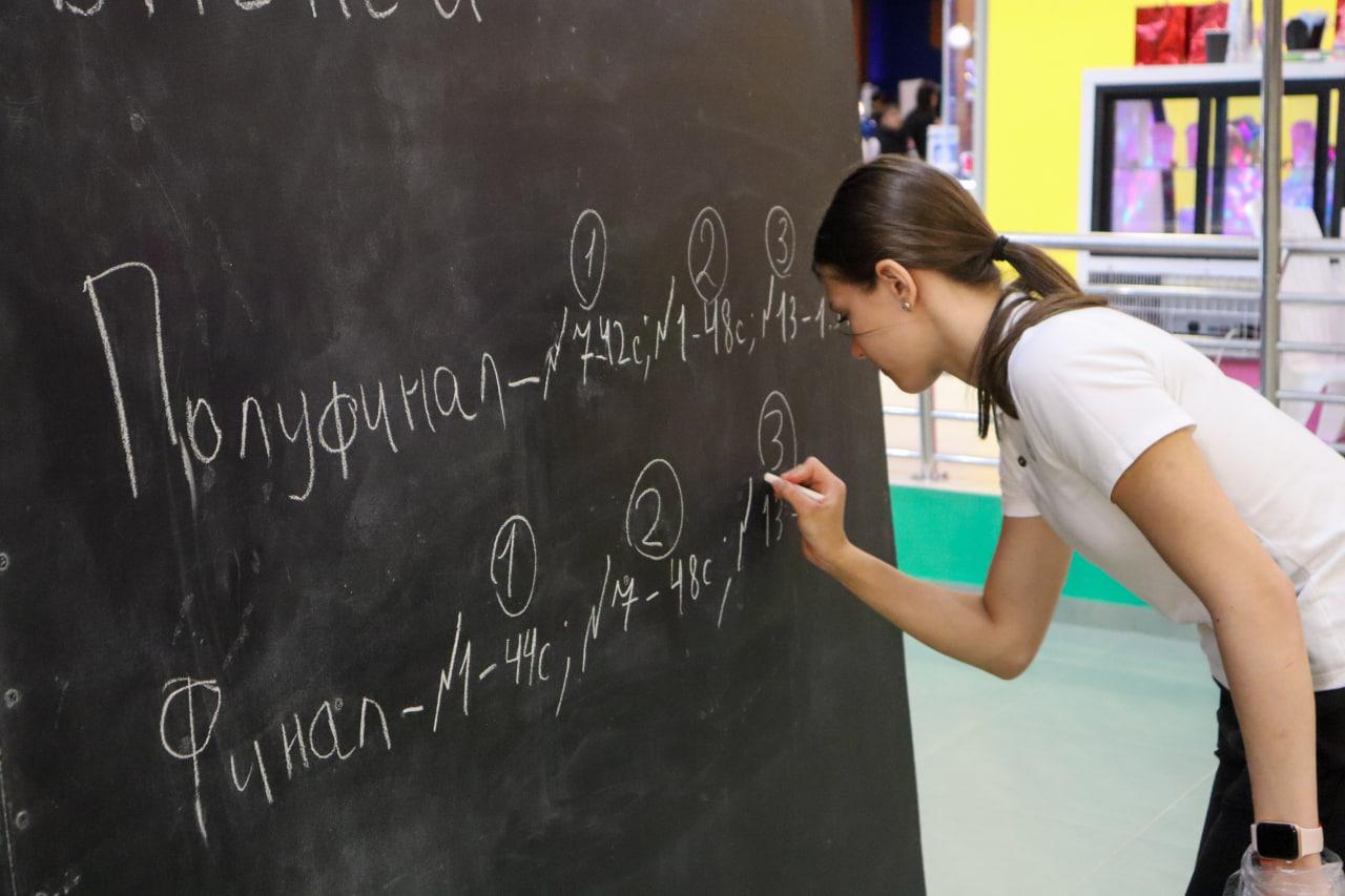 Участники чемпионата по поеданию пельменей сразились в гастропоединке - Фото 1