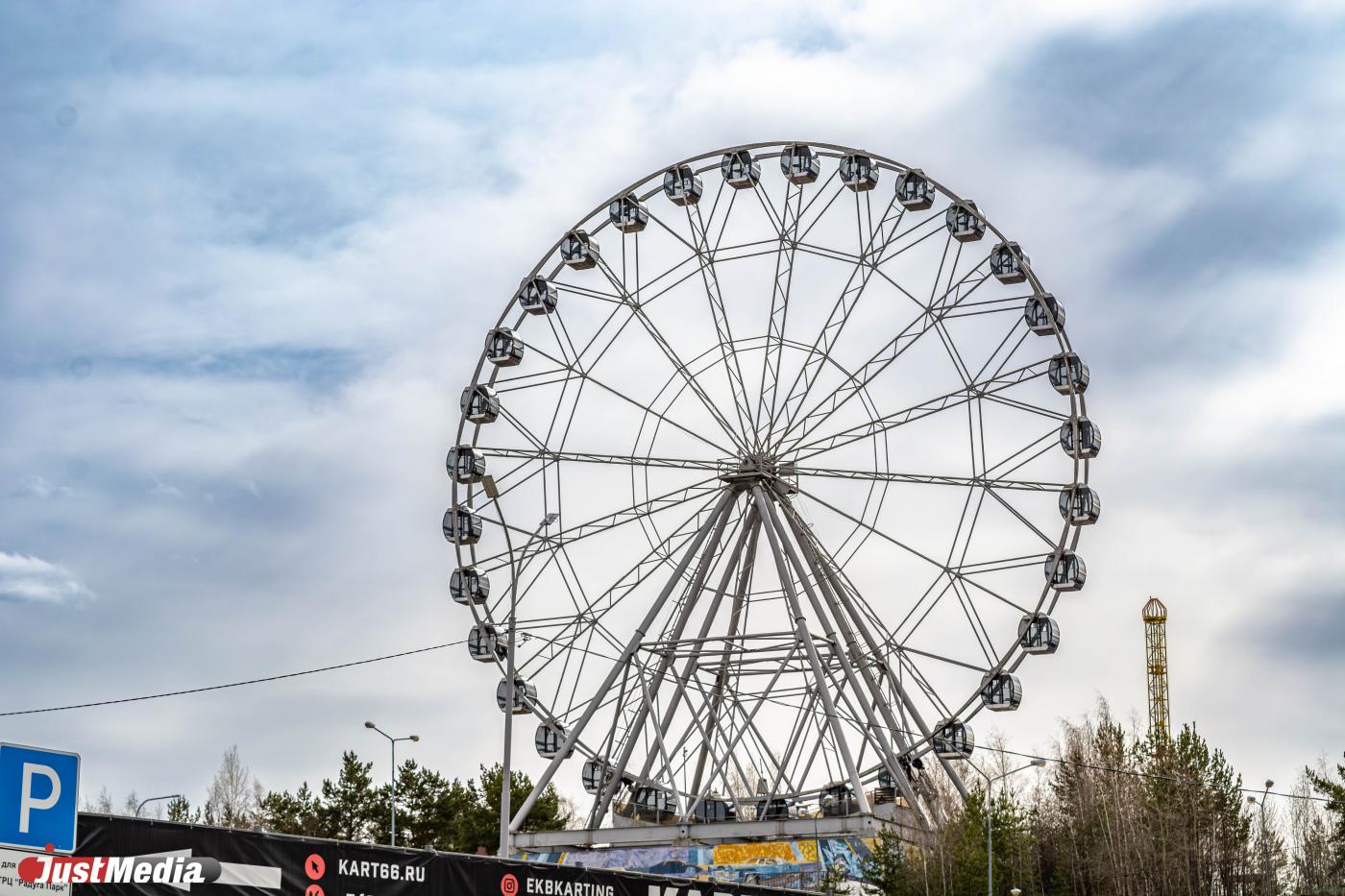 Девушка из Энгельса три раза прокатилась на колесе обозрения и умерла - Фото 1