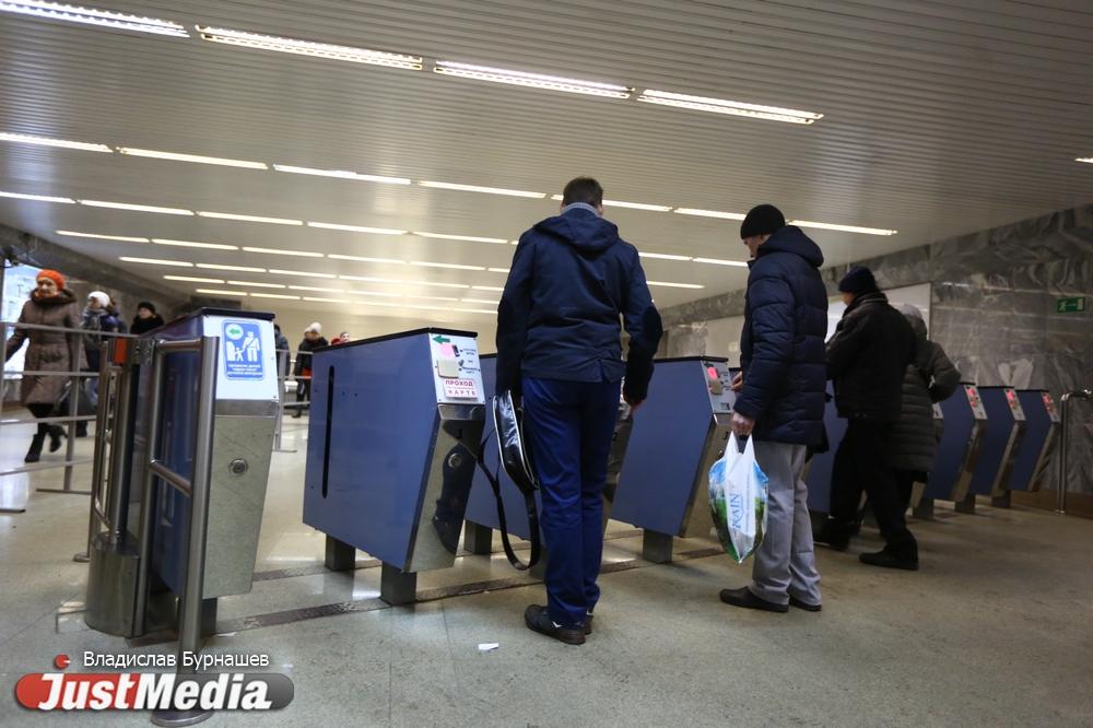 В Екатеринбурге ночью заменят турникеты на станциях метро «Динамо» и «Уральская» - Фото 1
