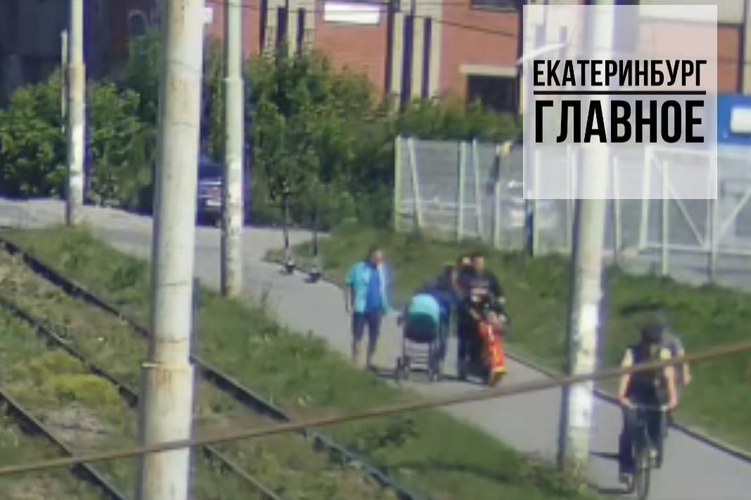 Глава СКР взял под контроль случай наезда подростков на электросамокате на 4-летнего ребенка в Екатеринбурге - Фото 1
