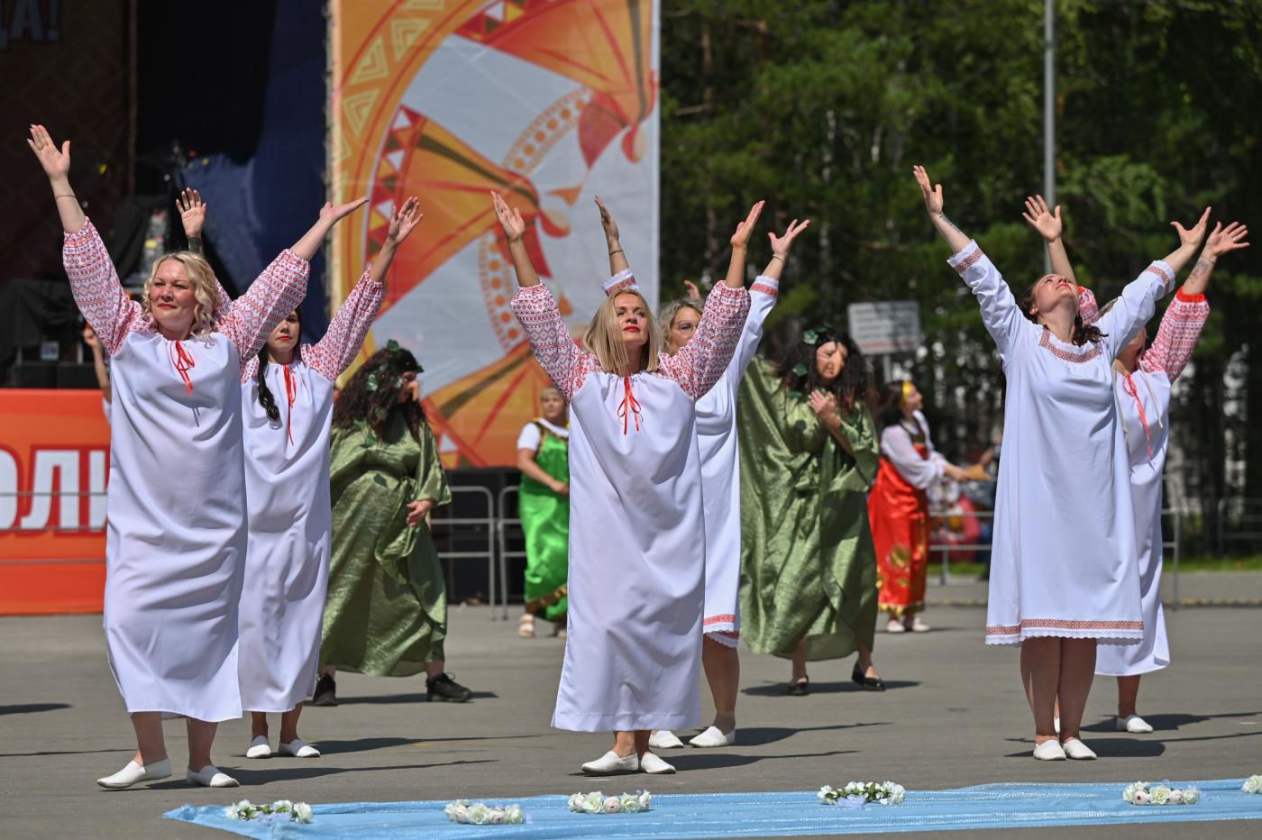 В Верхней Пышме 700 жителей устроили массовый танец  - Фото 1