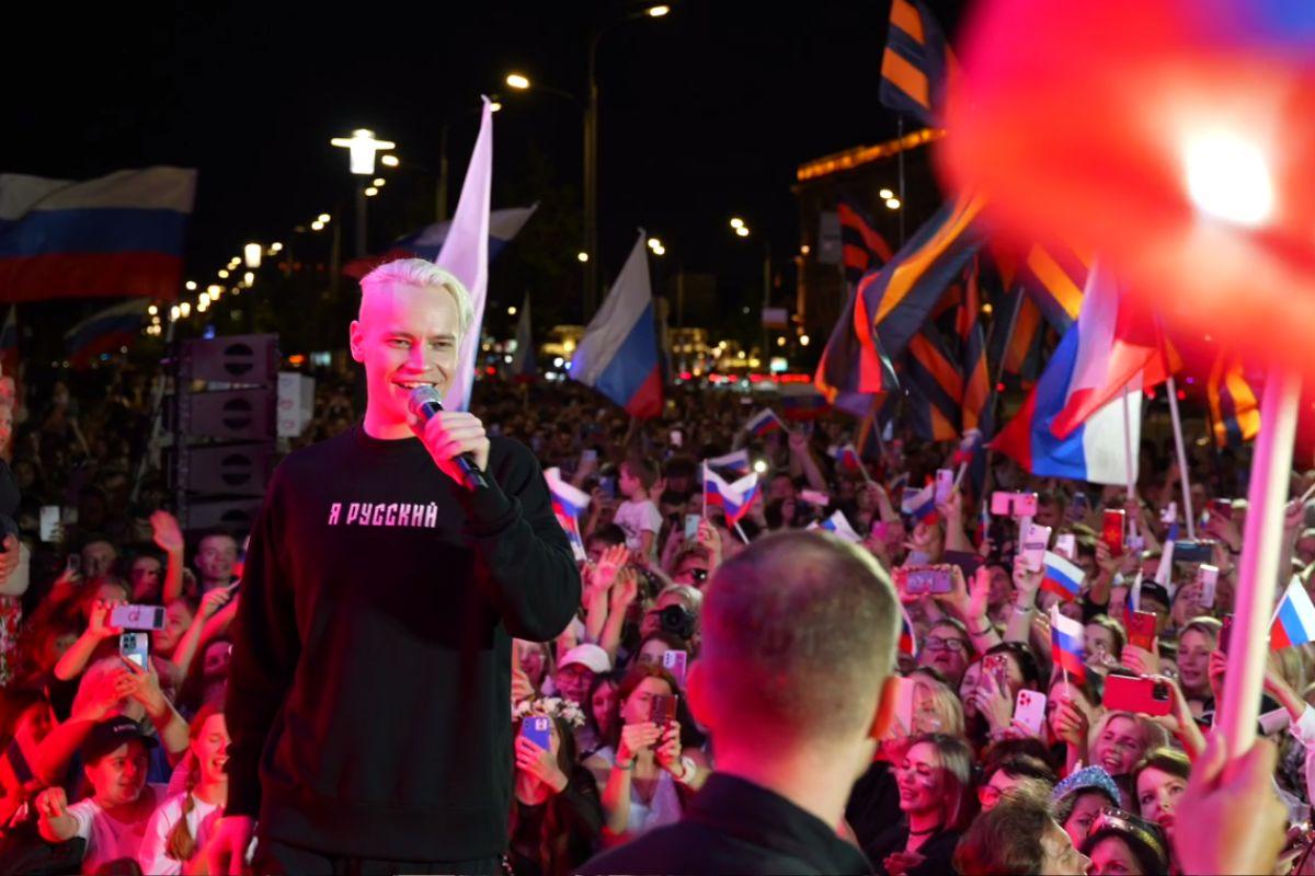 Shaman заявил, что Байден снялся с выборов после его концерта у посольства США - Фото 1