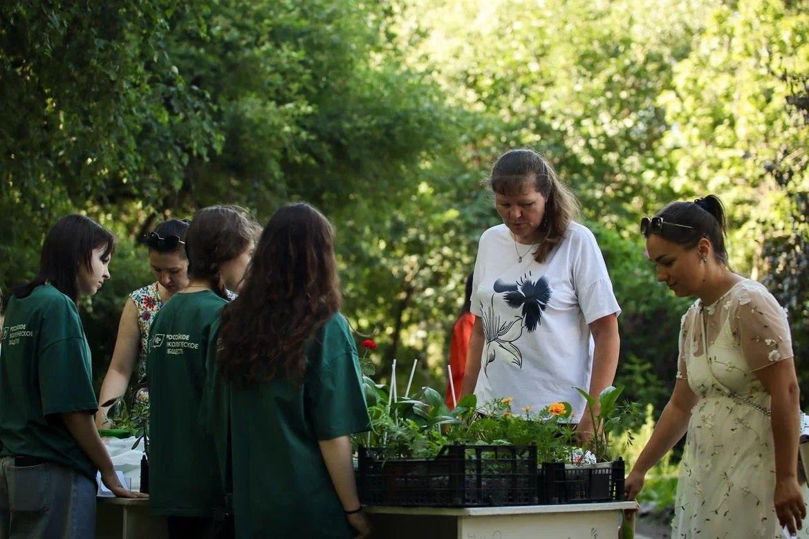 Городской детский экоцентр и РЭО открыли в Харитоновском парке общественный огород - Фото 1