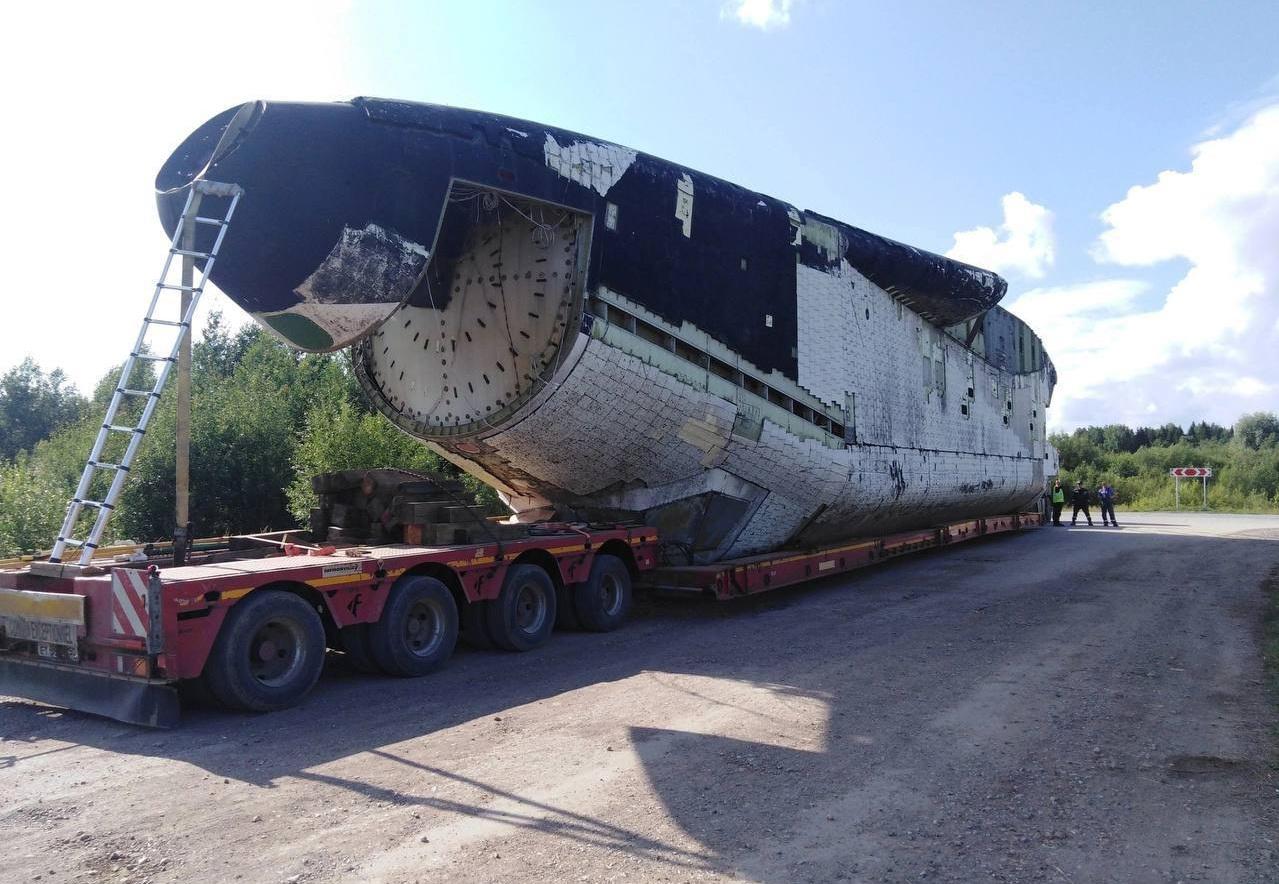 Автолюбители заметили на трассе космический корабль «Байкал», который везут в Верхнюю Пышму - Фото 1