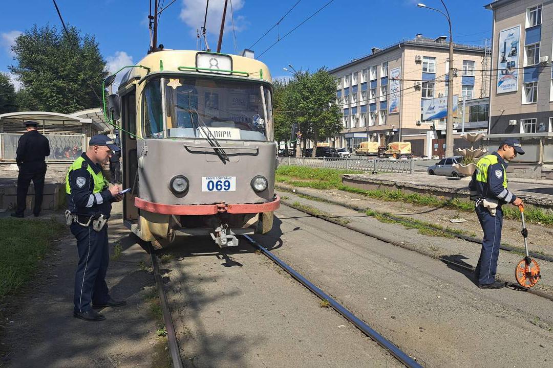 В Екатеринбурге водитель трамвая насмерть переехала пассажирку - Фото 1
