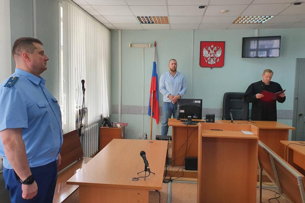 Суд вынес приговор екатеринбуржцу, который перед Новым годом зарезал мигранта у ТЦ  - Фото 1