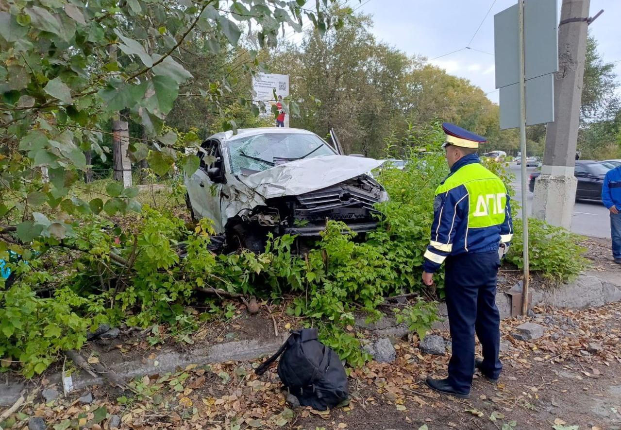 В Нижнем Тагиле Volkswagen сбил двух пешеходов на обочине - Фото 1