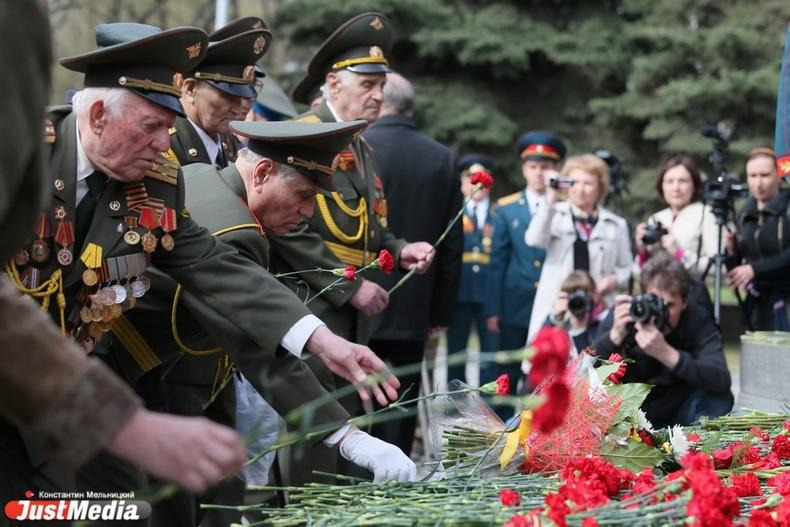 Стало известно, когда в Екатеринбурге появится памятникам погибшим участникам СВО - Фото 1