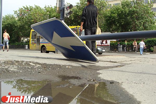 В Свердловской области сильный ветер сохранится и 24 сентября - Фото 1