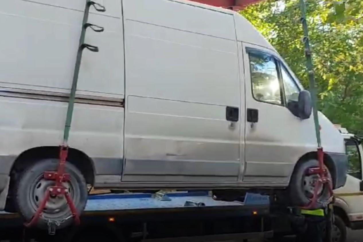 В Екатеринбурге приставы заказали «Газель», которую прятал должник, и арестовали - Фото 1